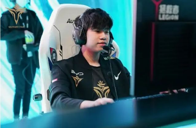 按樊振东 按樊振东