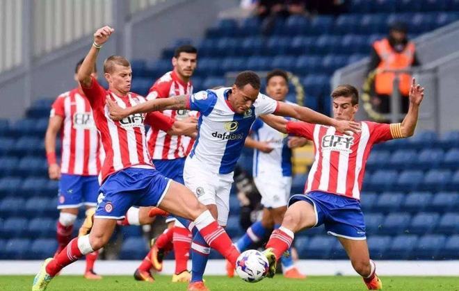 在季后赛更 在季后赛更